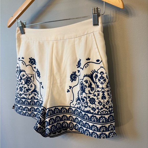 Dynamite High Waist White and Blue Shorts size XS - Picture 5 of 8
